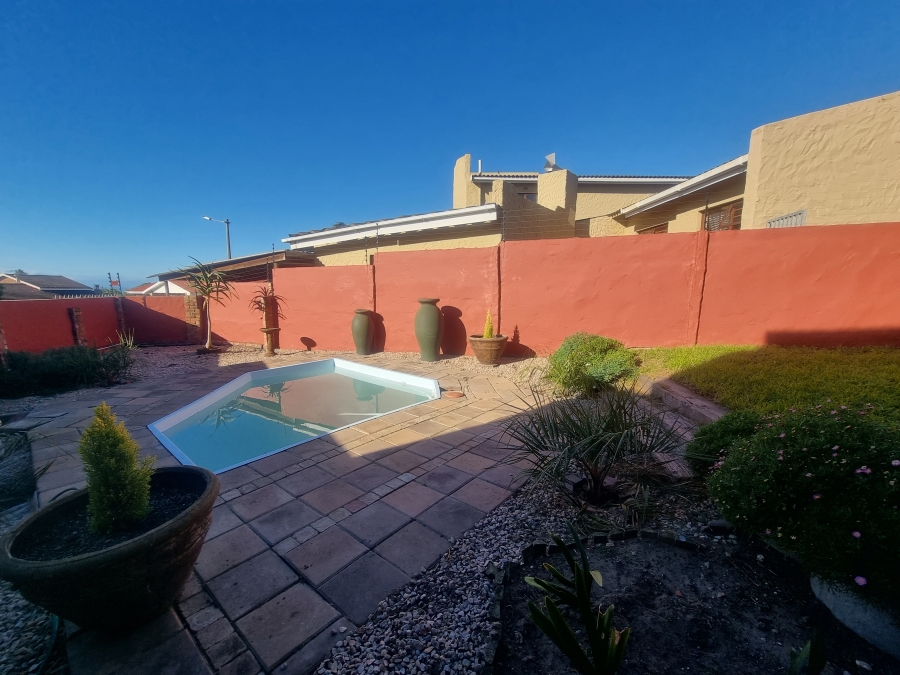 6 Bedroom Property for Sale in Heiderand Western Cape